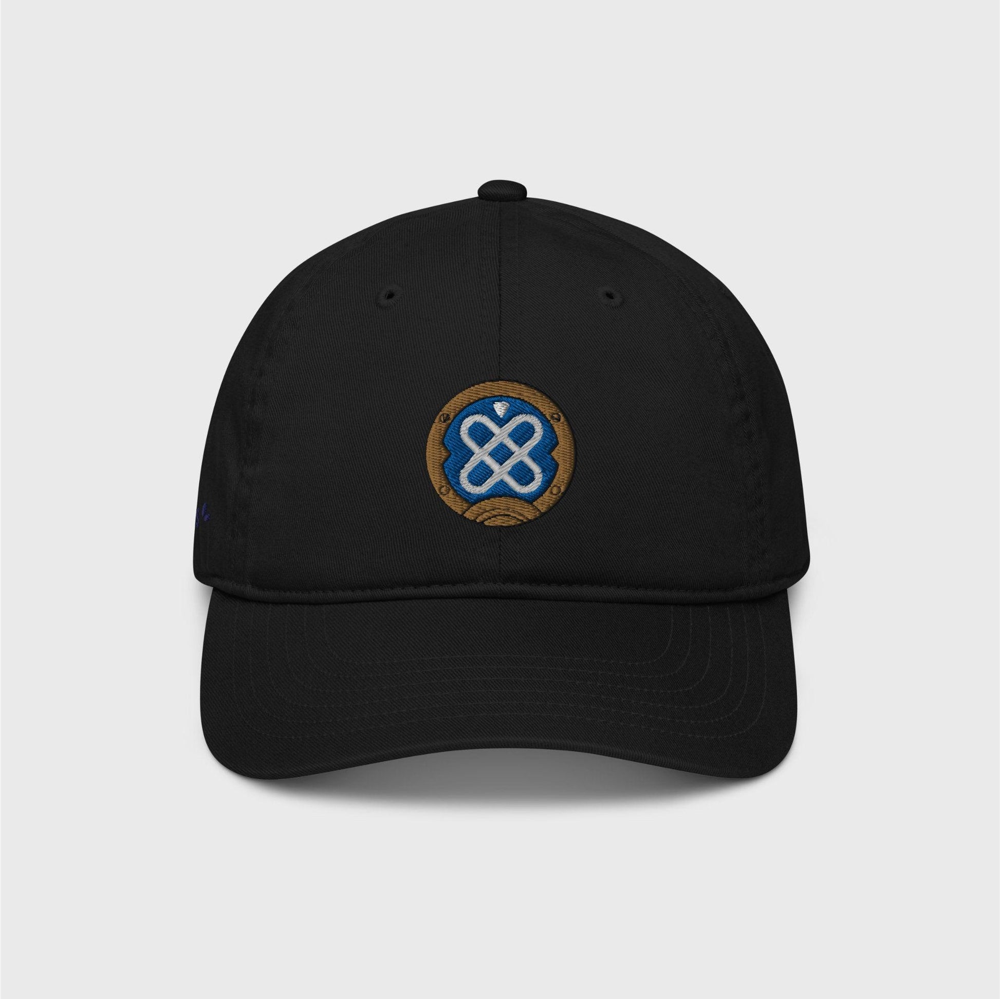 A classic black cap featuring an embroidered round logo of Freminet's diving helmet, in blue with a white round shapes crossed in the centre and a round gold border around it.