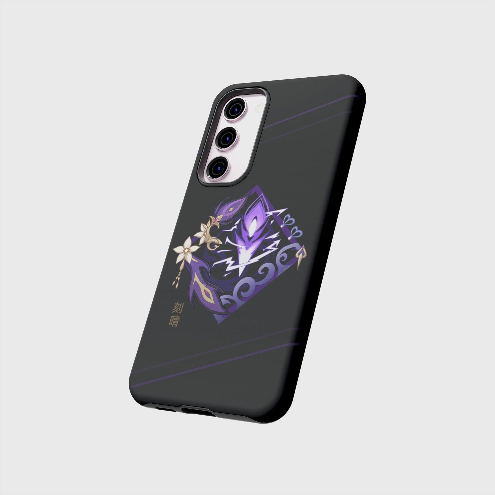 A Samsung case with a soft black gradient going from darker on the top to brighter on the bottom, featuring a diamond shape framed by keqings ornamental flowers and feathers and other outfit details. A symbol of her ability appears in the center striking thunder all around. Her name shows in gold Japanese characters at the bottom left of the design. Soft light purple lines cross the top and bottom of the case diagonally.