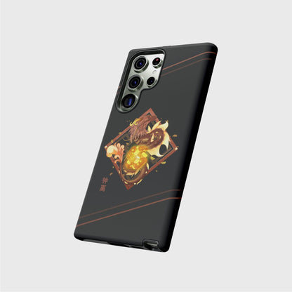 A black Samsung iPhone case with a gradient going from darker on the top to brighter on the bottom, featuring the archon’s brown dragon form wrapped around a meteor. The dragon is in front of a diamond shaped frame and sigil with yellow leaves falling around him. His name shows in gold Chinese characters at the bottom left of the design. Soft yellow lines cross the top and bottom of the case diagonally.