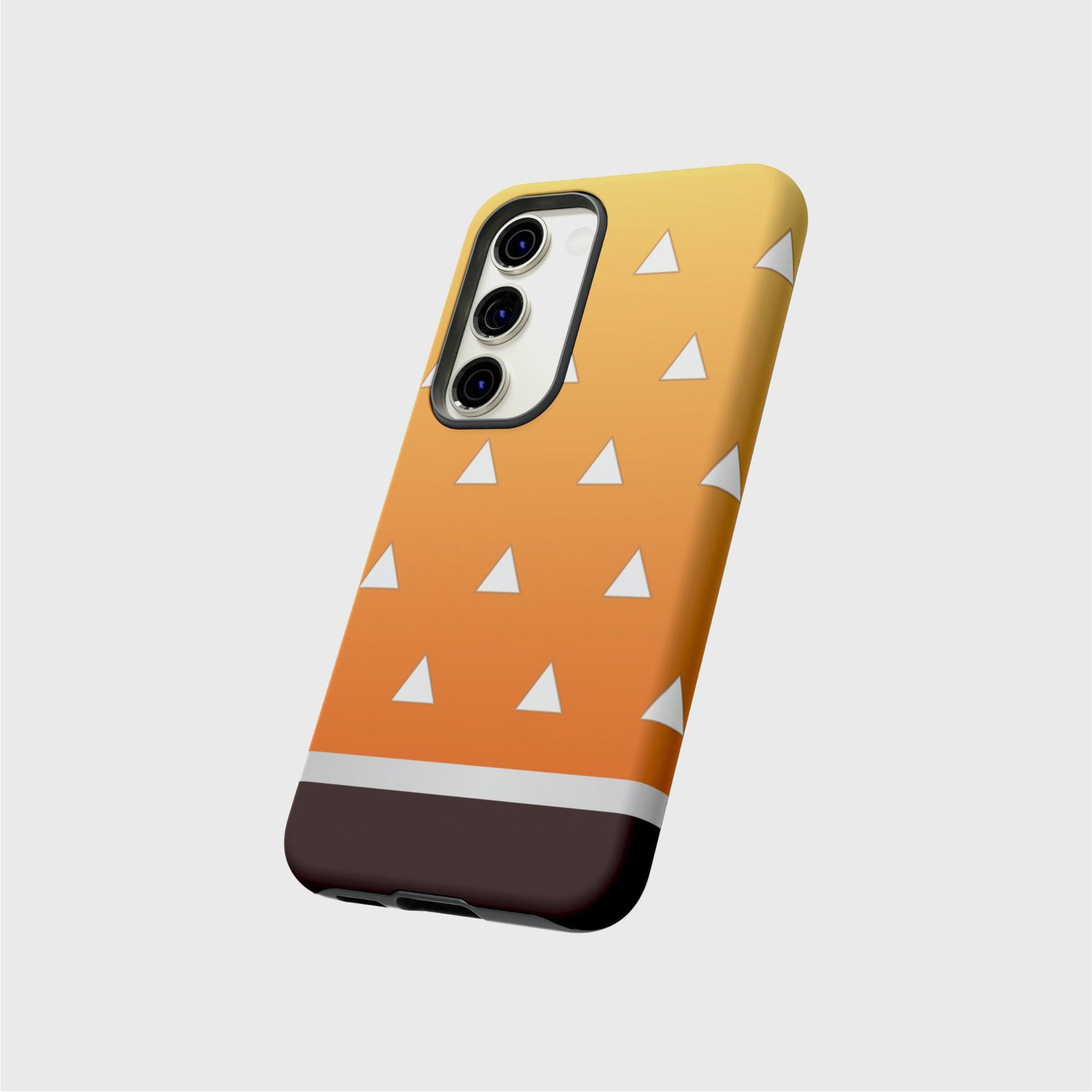 A tough Samsung case featuring Zenitsu’s yellow kimono pattern filled with white triangules. A white division 3/4 vertically from the bottom separates the pattern from a brown base.