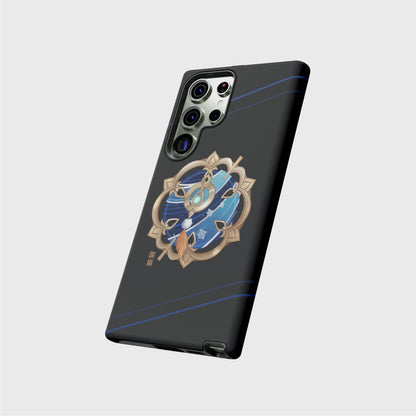 A Samsung case with a black gradient going from darker on the top to brighter on the bottom, featuring a round gold frame equal to the Wanderers hat. His sigil swings in the middle in front of a background full of different blues and birds based on his outfit. His name shows in gold Japanese characters at the bottom left of the design. Soft blue lines cross the top and bottom of the case diagonally.